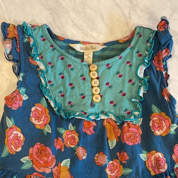 Sleeveless flutter sleeve dress - Picture 2 of 2